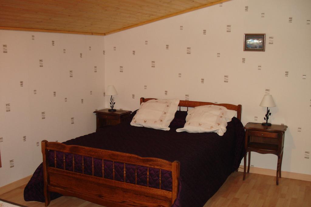 La Croix De Bois Bed & Breakfast Jayat ห้อง รูปภาพ
