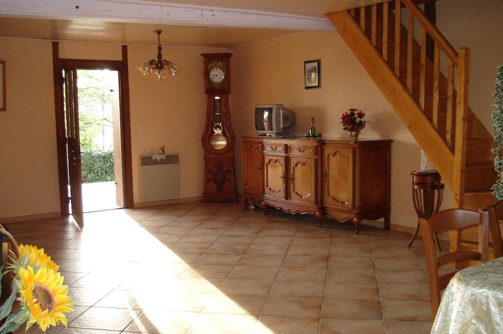 La Croix De Bois Bed & Breakfast Jayat ภายนอก รูปภาพ