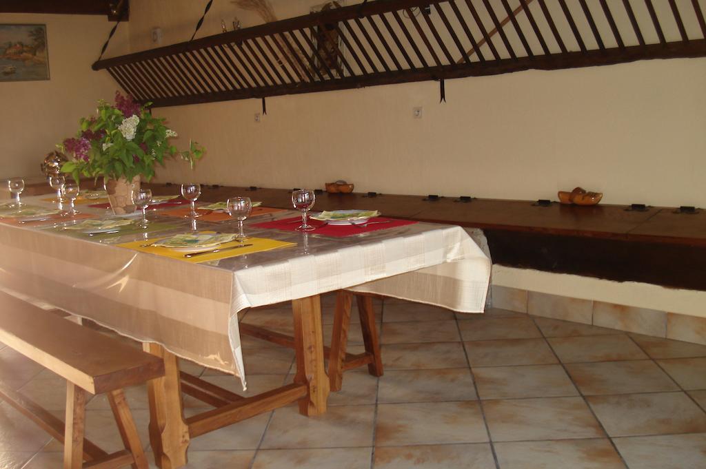 La Croix De Bois Bed & Breakfast Jayat ภายนอก รูปภาพ