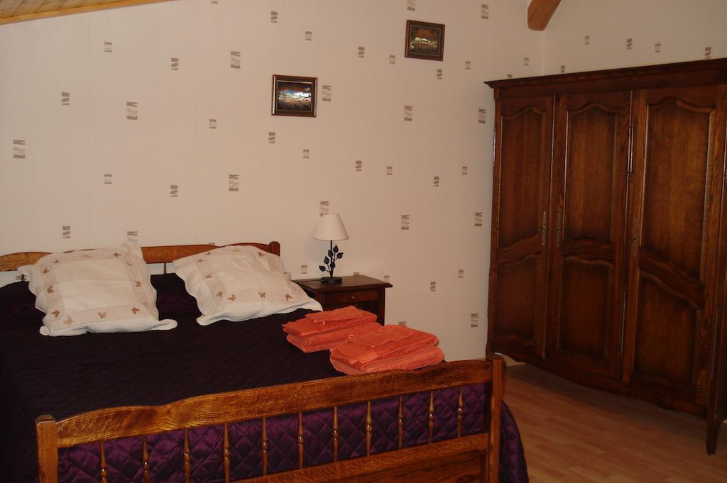 La Croix De Bois Bed & Breakfast Jayat ภายนอก รูปภาพ