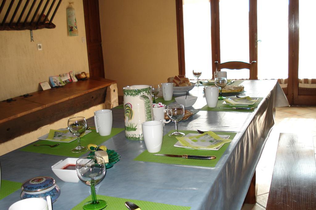 La Croix De Bois Bed & Breakfast Jayat ภายนอก รูปภาพ