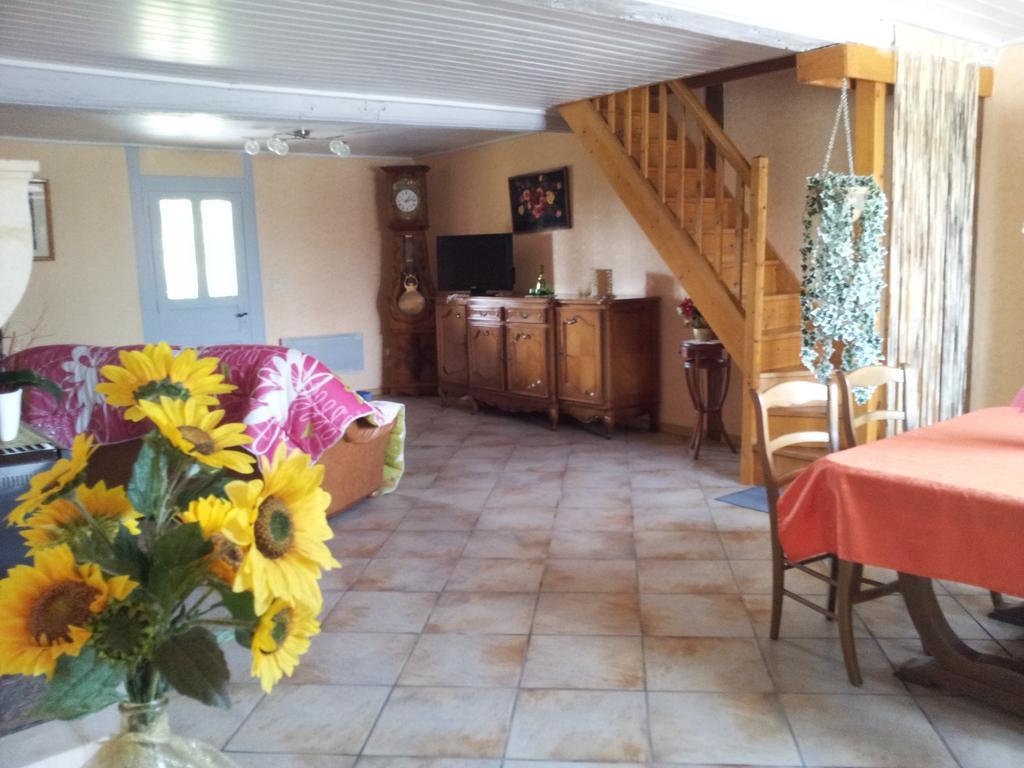 La Croix De Bois Bed & Breakfast Jayat ภายนอก รูปภาพ